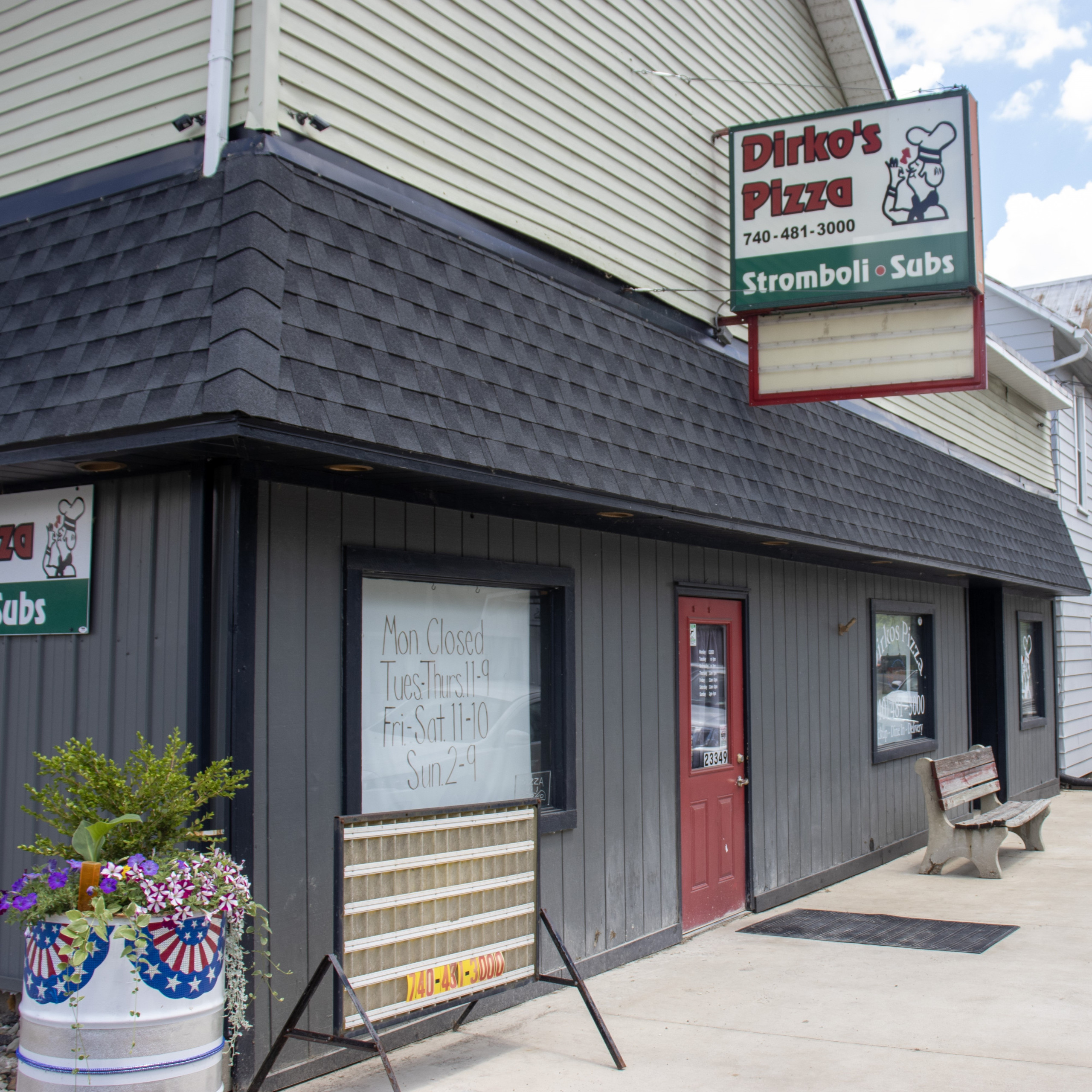 Dirko's Pizza Howard storefront.