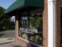 Living on the Edge Mount Vernon Storefront.
