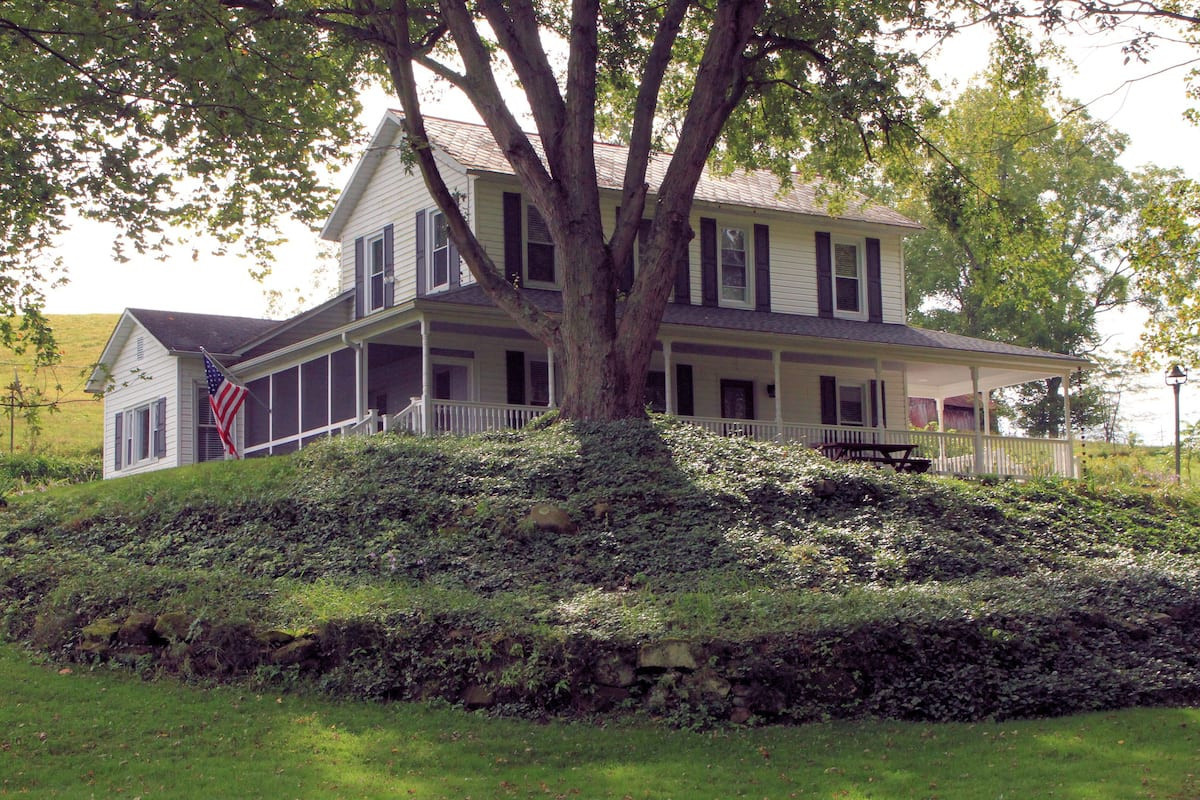 Bent Canoe Farm Guest House