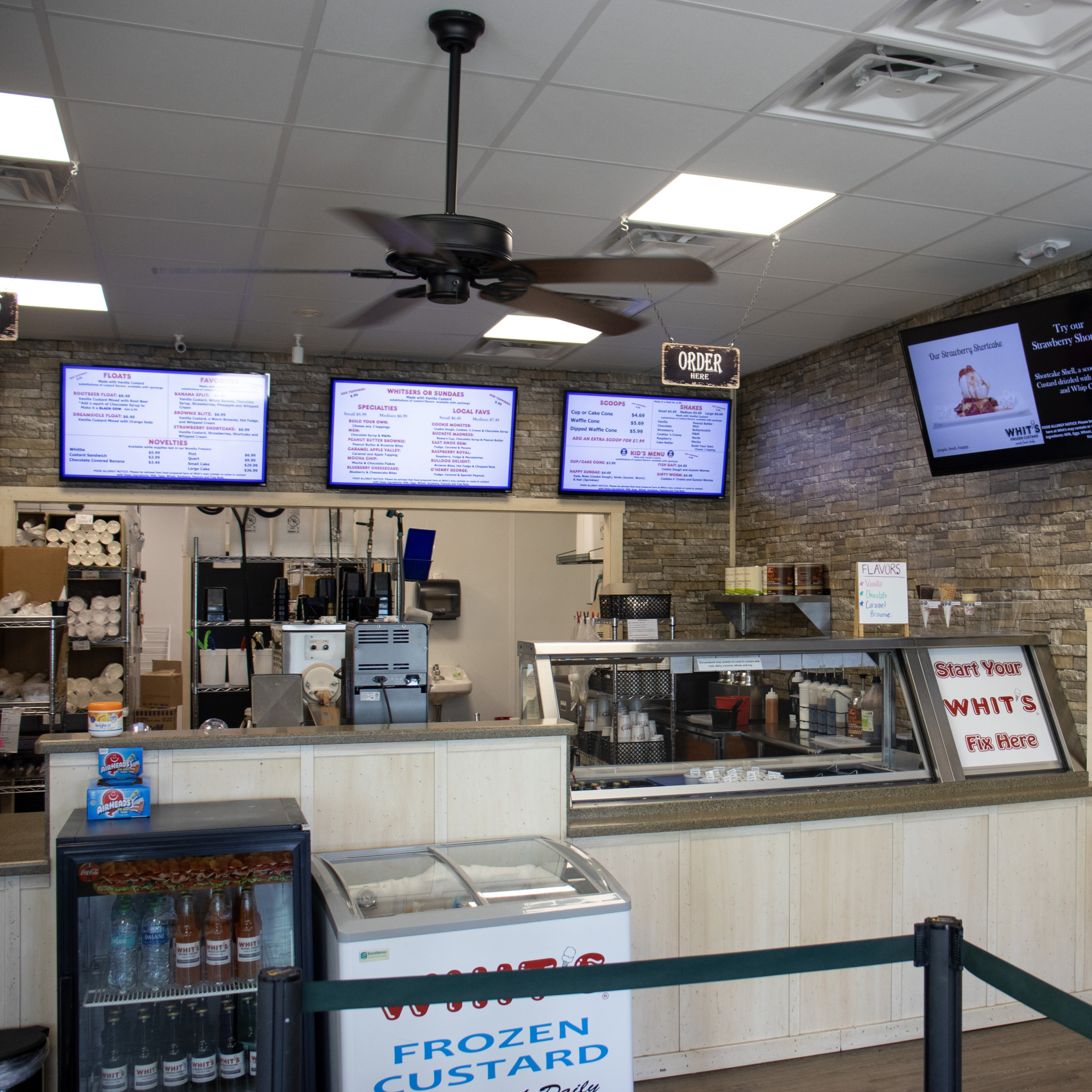 Whit's frozen custard, Howard location interior